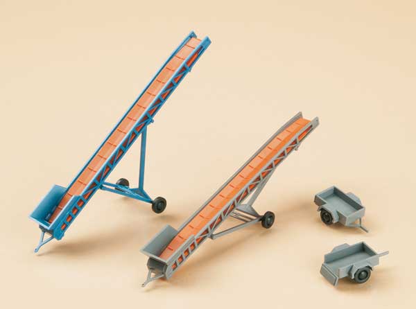 Set of 2 Conveyor belts & 2 car trailers<br /><a href='images/pictures/Auhagen/43650.jpg' target='_blank'>Full size image</a>